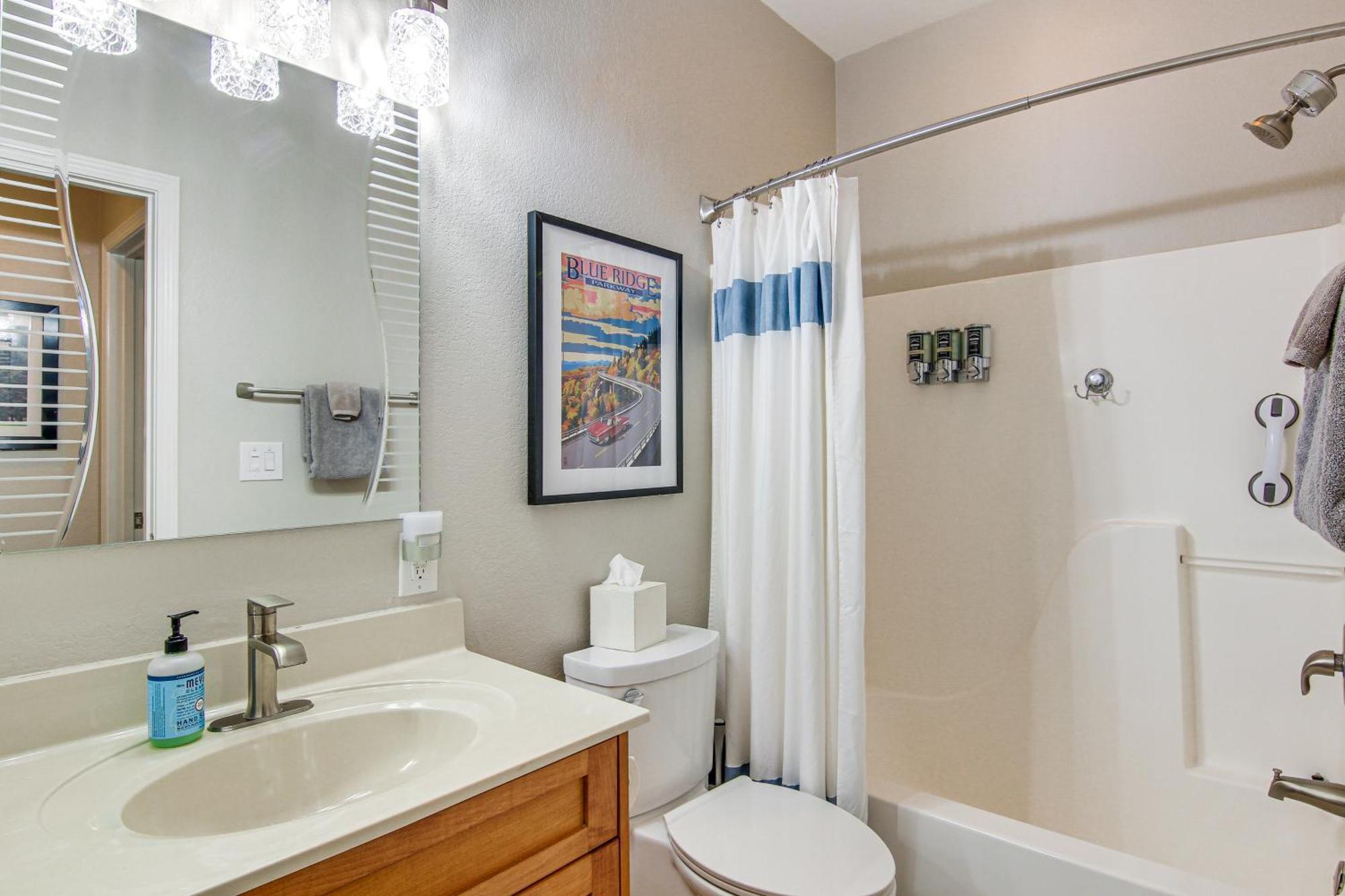Lake Lure Condo With Resort Pool And Beach Access! ภายนอก รูปภาพ